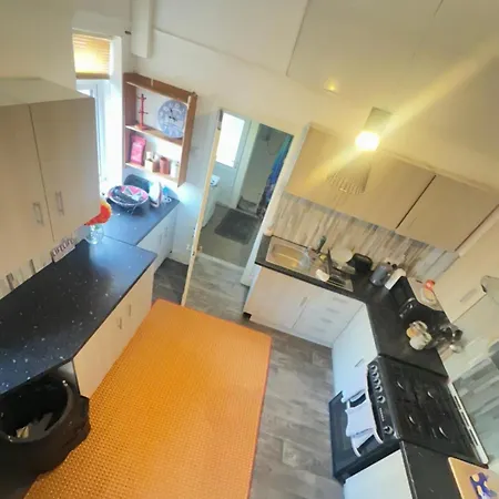 Bed & Breakfast Eden Homez 28 Russell Road, Bs67ub