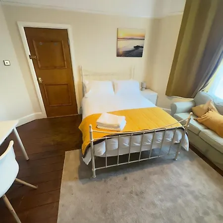 Bed & Breakfast Eden Homez 28 Russell Road, Bs67ub *