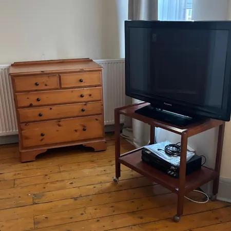 Eden Homez Bed & Breakfast *